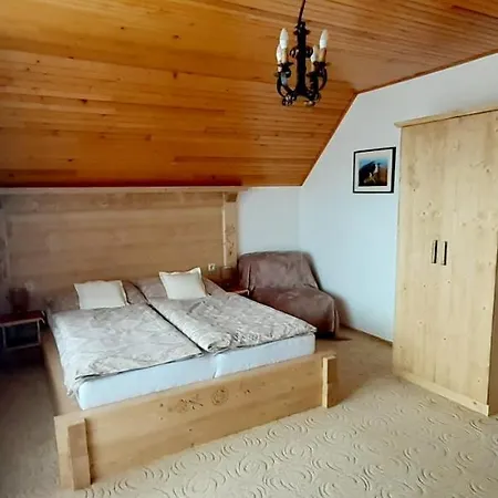 Astra V ždiari Quarto em Acomodações Particulares *