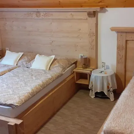 Δωμάτια σε οικογενειακή κατοικία Astra V Zdiari